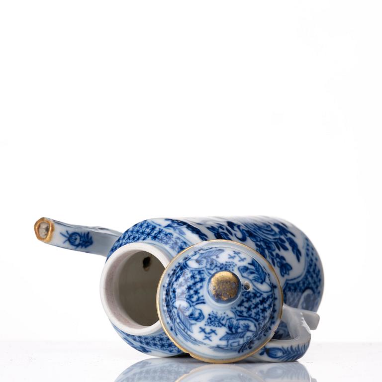 A blue and white tea pot with cover, Qing dynasty, Qianlong (1736-95).