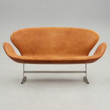 ARNE JACOBSEN, soffa, "Svanen",  för Fritz Hansen, Danmark, 1960-tal.
