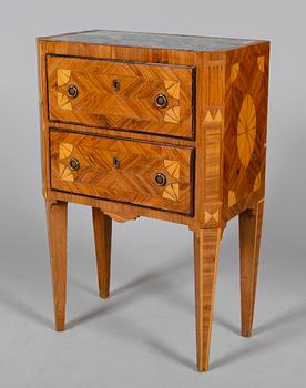 BYRÅ, gustaviansk stil, 1800-tal.