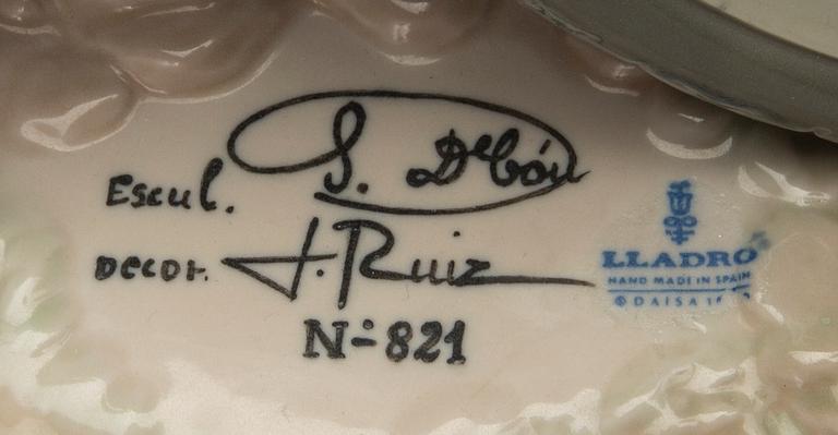 LLADRO, figurgrupp, no 821, bil och fåglar, Spanien, dekor av Ruiz, 1900-talets slut.