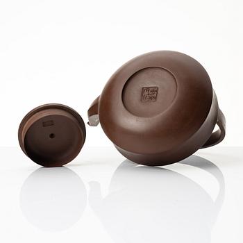 Gu Jingzhou, A Chinese Pianshihu Teapot, Gu Jingzhou.