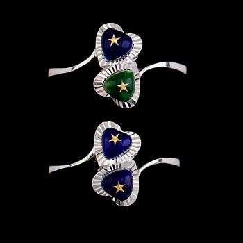 RINGAR, 2 st, 18 k vitguld, 1900-talets andra hälft. Total vikt 4 g.