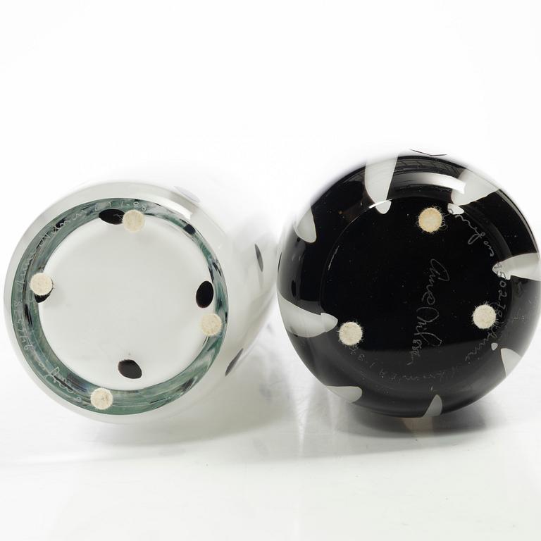 Anne Nilsson, vaser, ett par, glas, Orrefors, 1988-89.