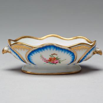 Two butter shells and a bowl, Imperial Porcelain Manufacture, St. Petersburg, Russia, period of Nikolaj II.