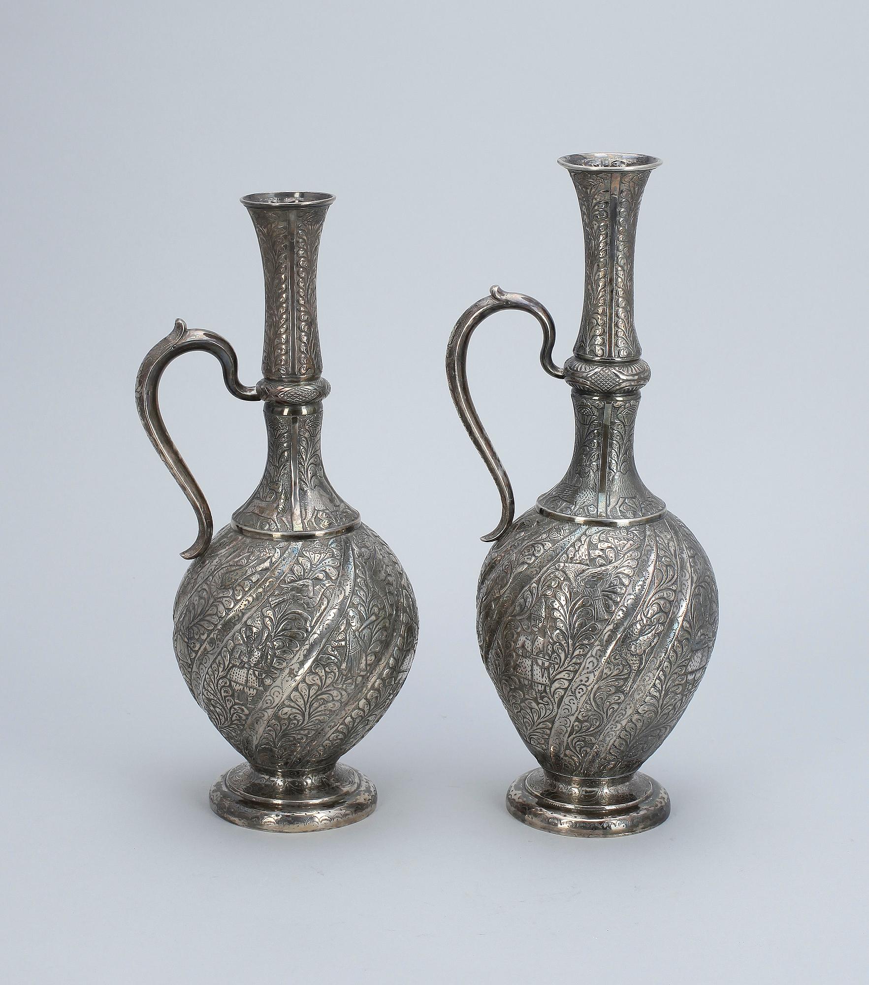 VASER, ett par, snarlika, silver, Moskva, Ryssland, stämplade 1859. Tot. Vikt. ca 1449 g.
