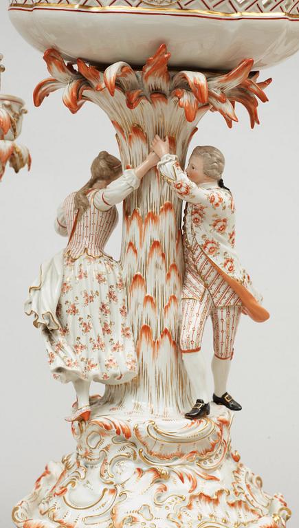 An extensive Meissen service, 19th Century. (150 pieces).