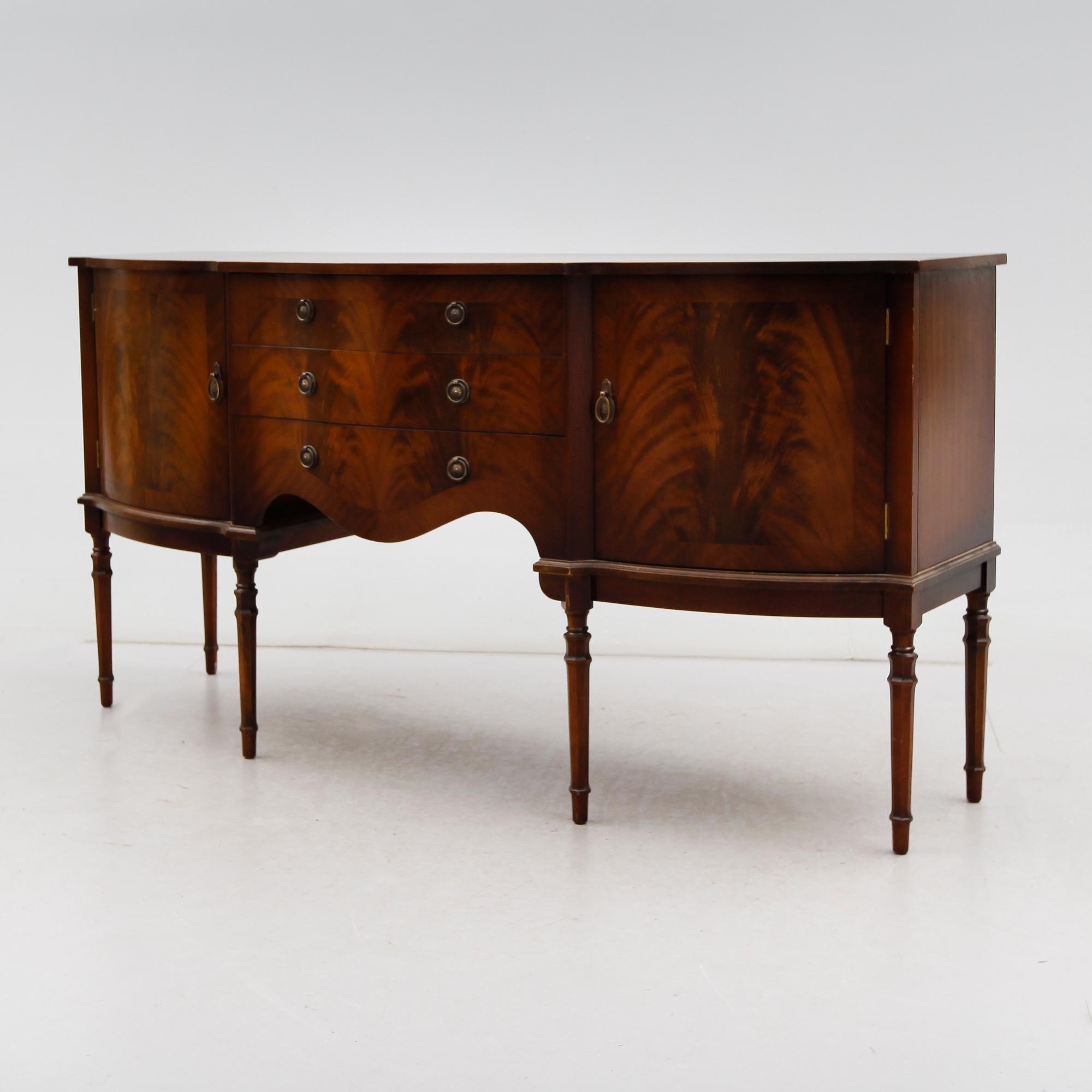 SIDEBOARD, England, 1900-talets andra hälft.