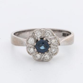 RING 18K whitegold w 1 sapphire approx 4 x 4 mm and brilliant-cut diamonds 0,24 ct engraved, Falköping 1995.