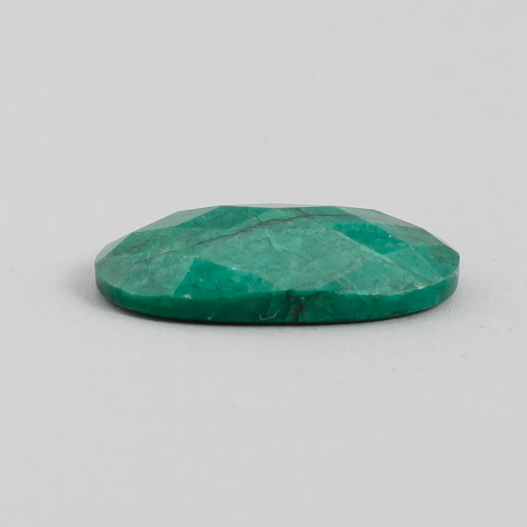 SMARAGD, oinfattad. 39.73 ct.
Ca 35,22 x 20,12 x 7,83 mm.
