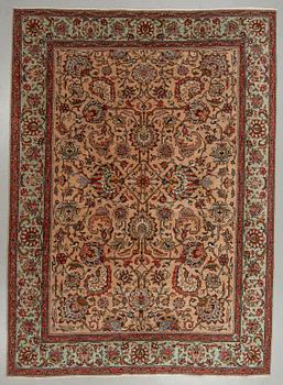 A CARPET, Old Tabriz, ca 328,5 x 239 cm.