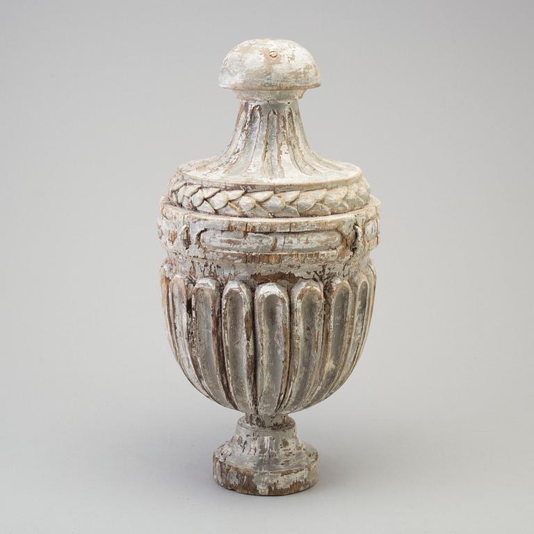 A carved decorative wood urn, late 18th / early 19th century.