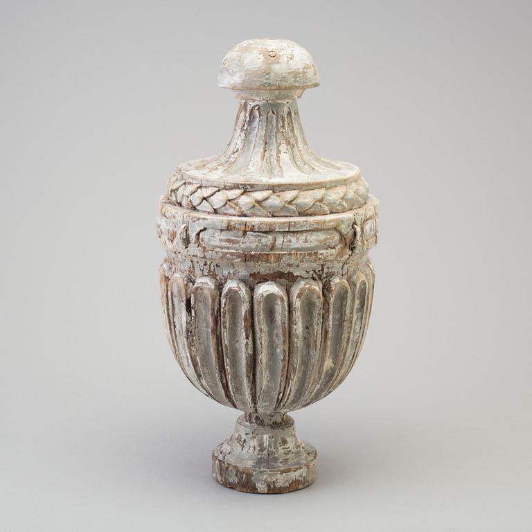 A carved decorative wood urn, late 18th / early 19th century.