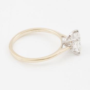 Ring, 18K gold with princess-cut diamond 1.02 ct.
