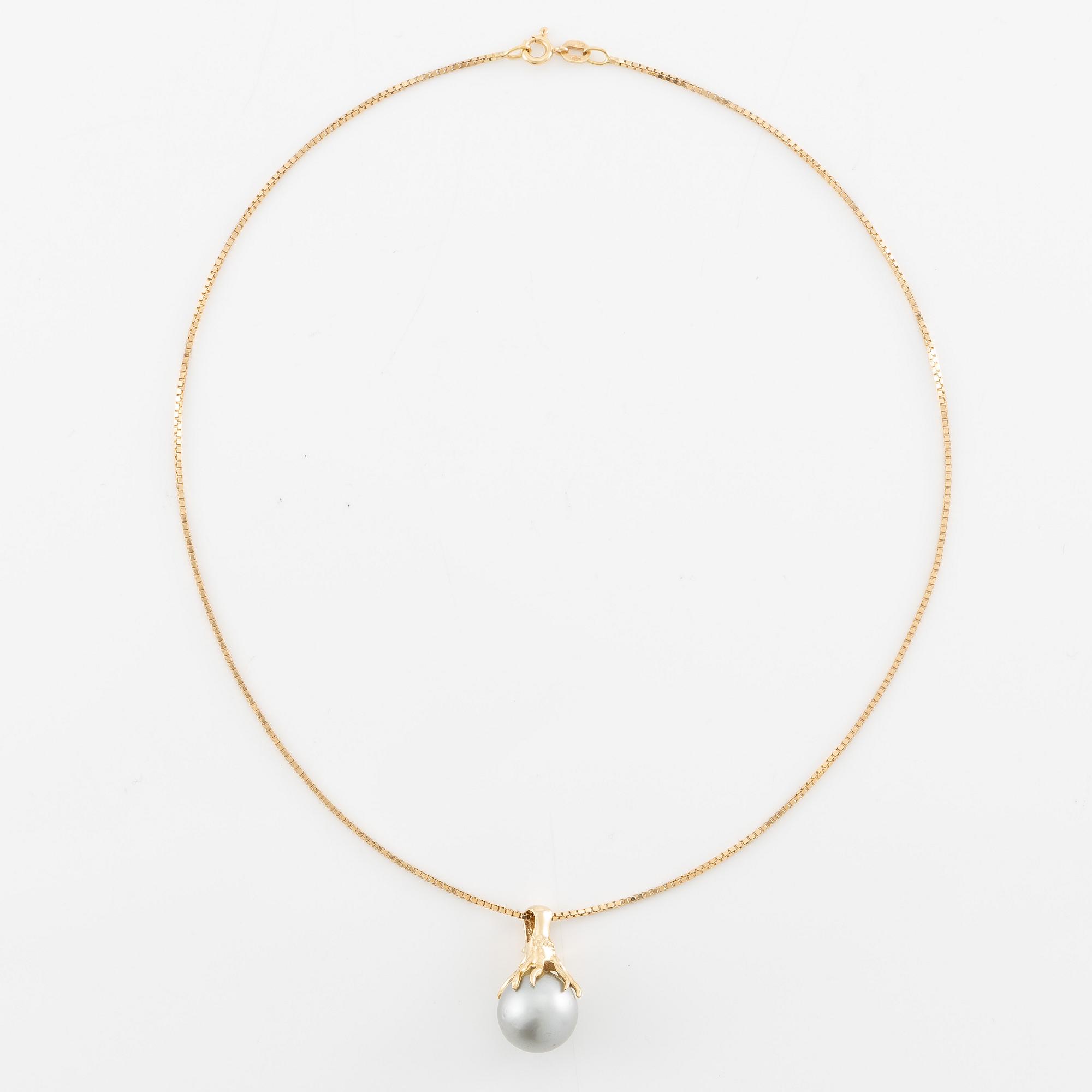 Necklace, gold with grey-toned pearl.
