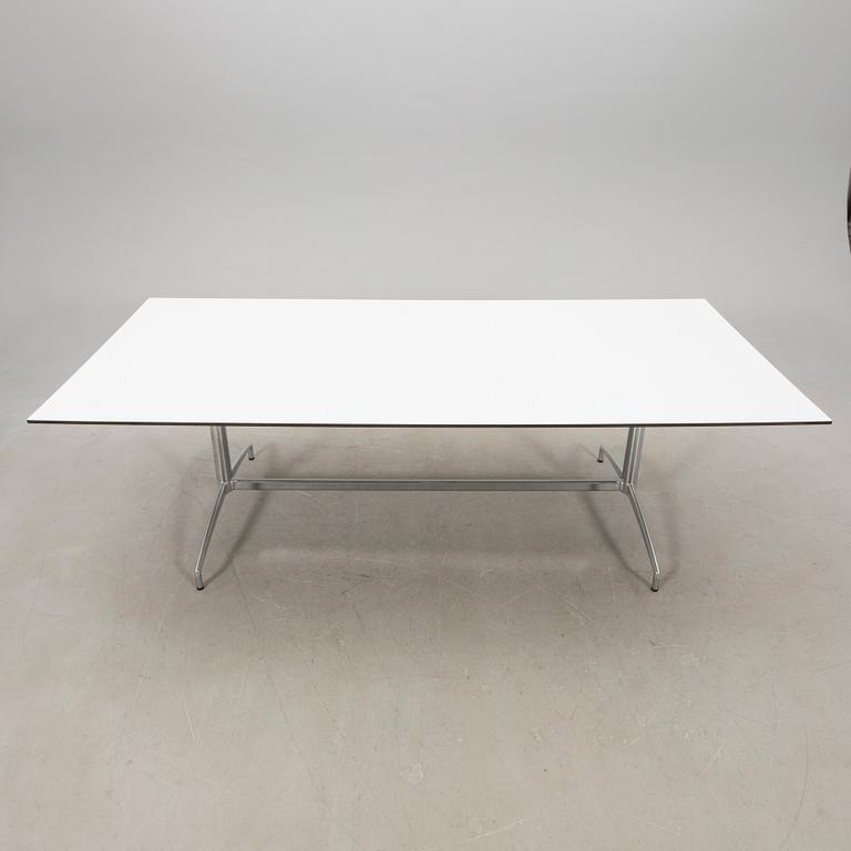 Pensi Design Studio, matbord, "Carma" för Akaba.