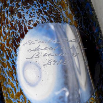 Bertil Vallien, bottle signed Kosta Boda B. Vallien 89253.