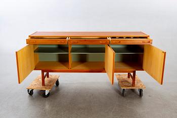 Sideboard, 1900-talets mitt.