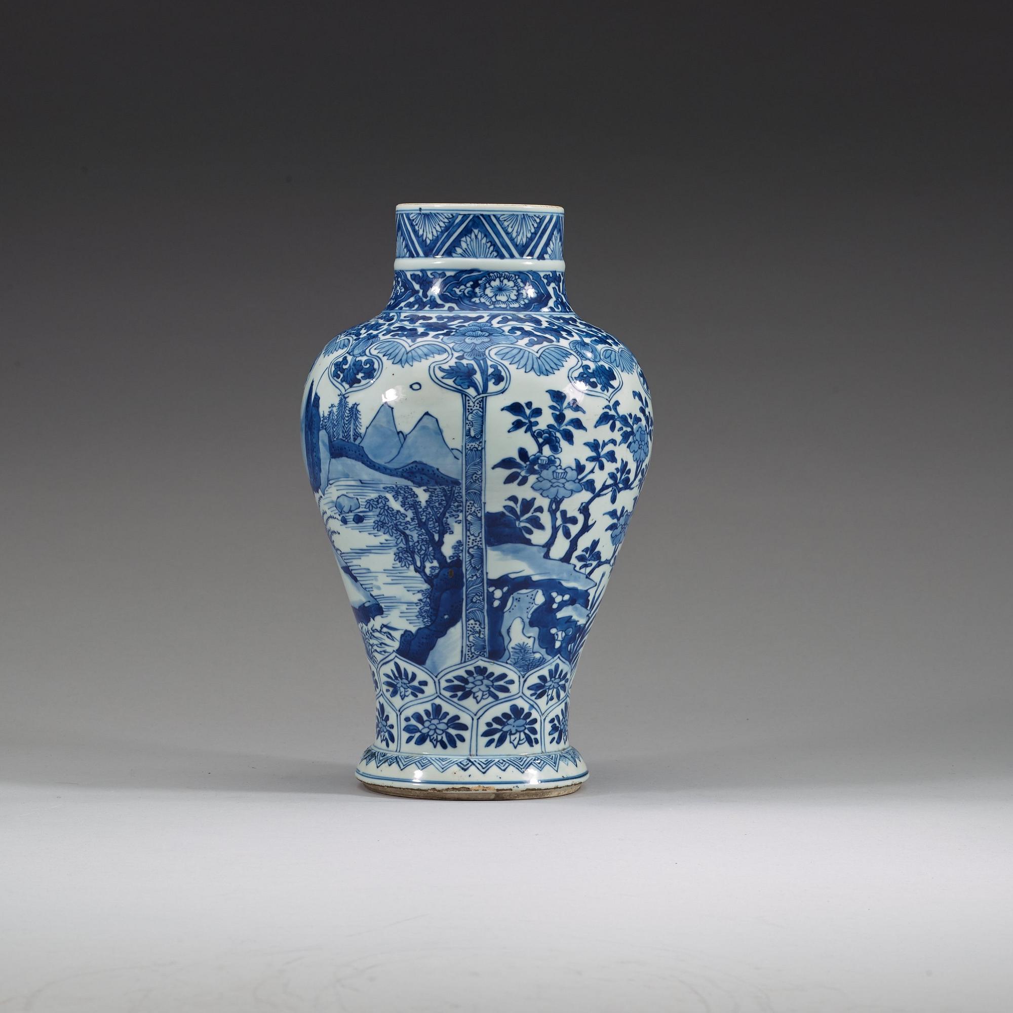 URNA, porslin. Qingdynastin, Kangxi (1662-1722).