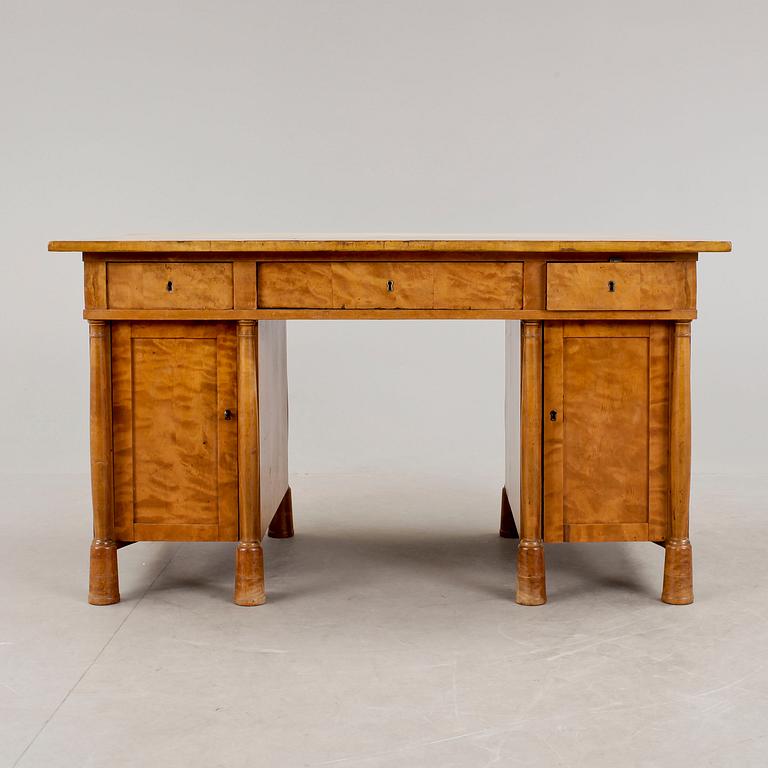 SKRIVBORD, Karl-Johanstil, 1900-talets början.