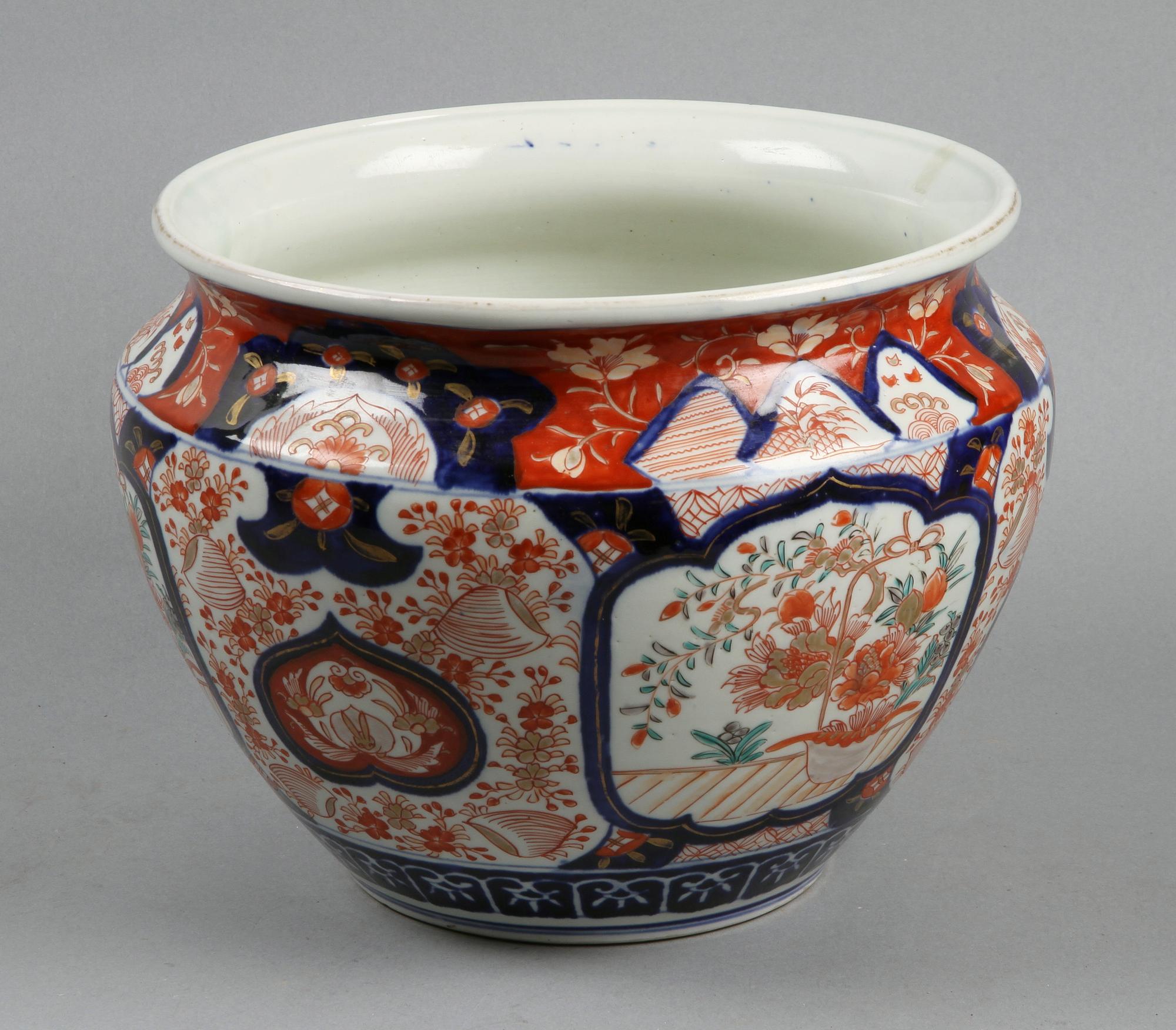 YTTERFODER, porslin, Imari Japan. Omkring 1900.