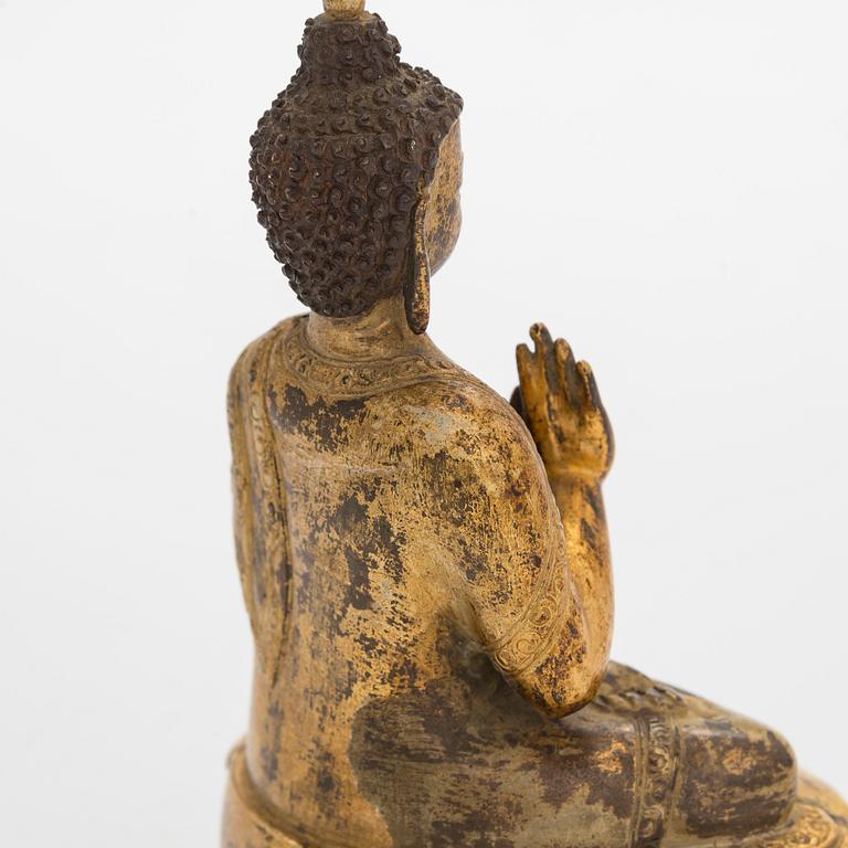 Skulptur, buddha, brännförgylld mässing, 1900-tal.