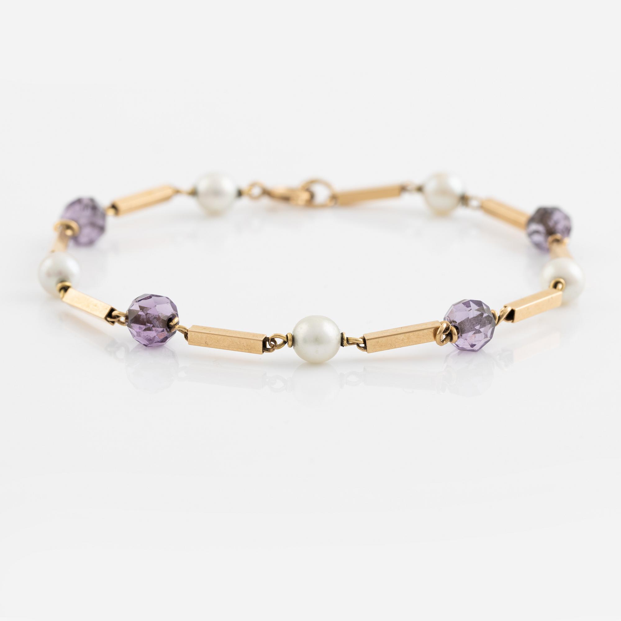 18K gold, amethyst and pearl bracelet.