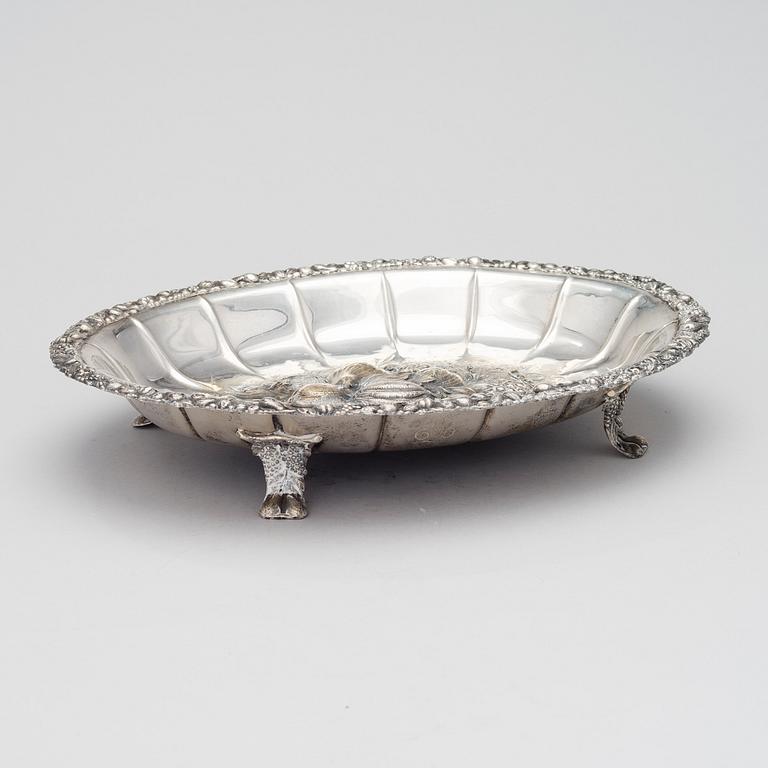 SKÅL, silver, finska kontrollstämplar Holger Albert Salonius, Helsingfors 1954. Vikt 860 g.