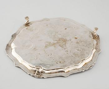 An Irish silver plate, 520 gram.