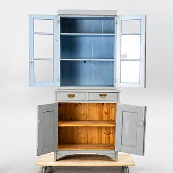 Vitrinskåp, omkring 1900.