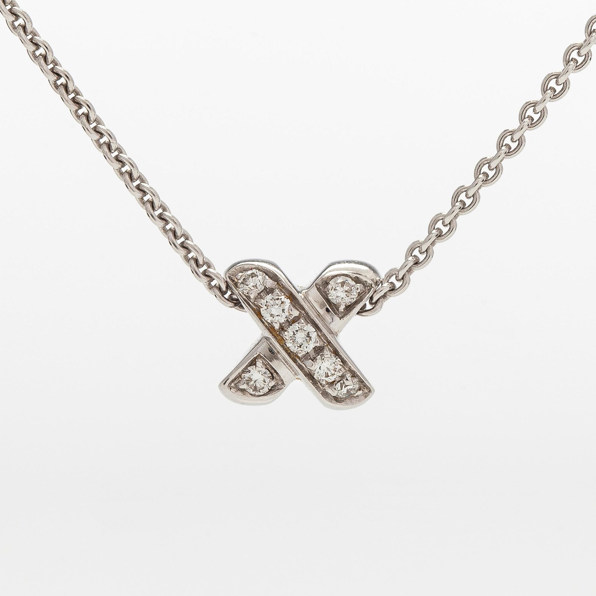 Tiffany & Co, kaulakoru "Cross Stitch", 18K valkokultaa ja timantteja.