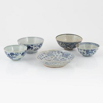 Five blue and white porcelain bowls, Ming dynasty (1368-1644).