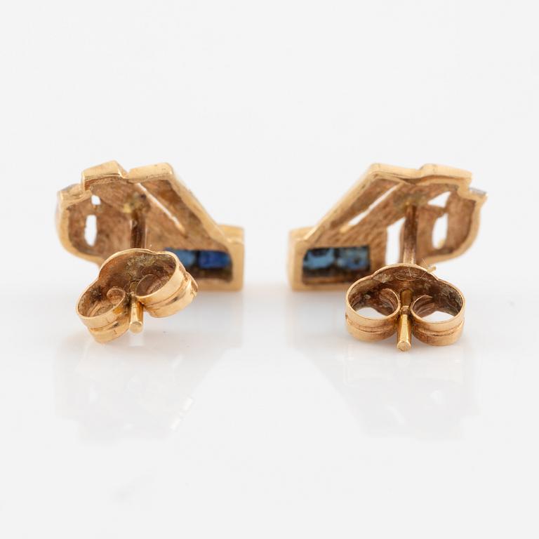 Örhängen, ett par, 18K guld med safirer.