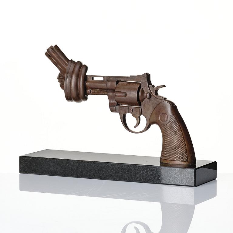 Carl Fredrik Reuterswärd, "Non Violence".