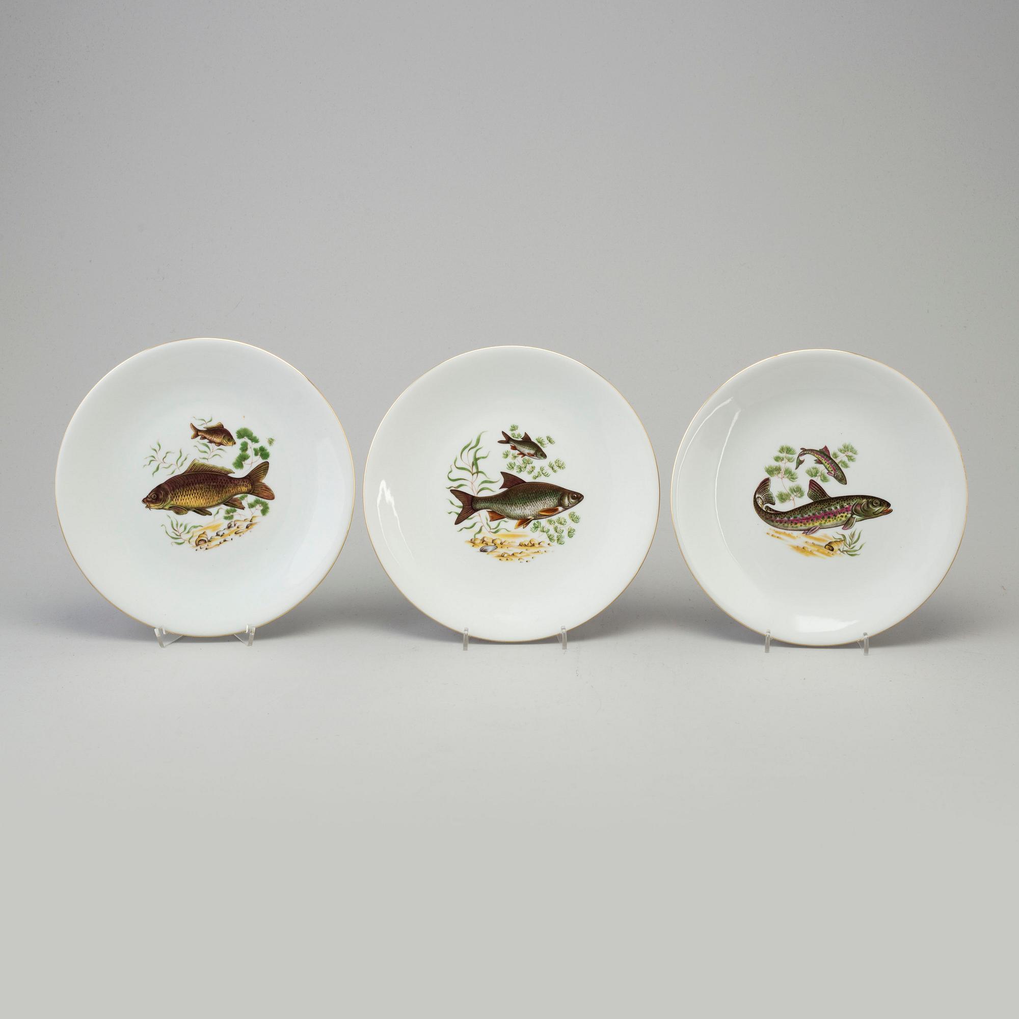 A 9 pieces second half of the 20th century porcelain table ware from Porzellan-Manufaktur Händel, Bavaria, Germany.