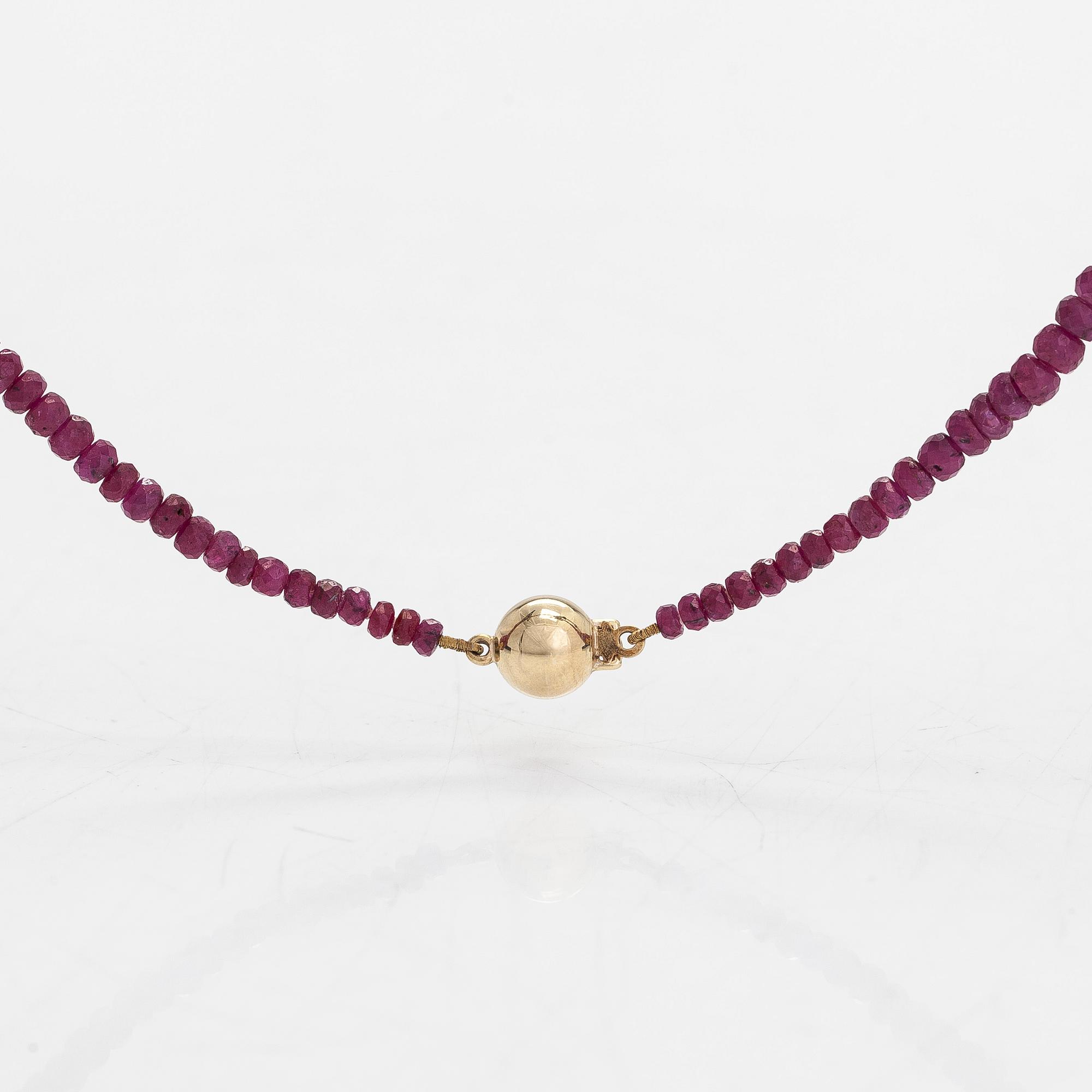 A necklace, set with rubies, clasp in 14K gold.