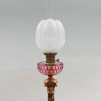BORDSFOTOGENLAMPA, marmor och mässing, 1800-/1900-tal.