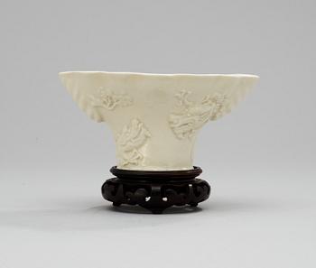 151. A Samson 20th century porcelaine libation cup.