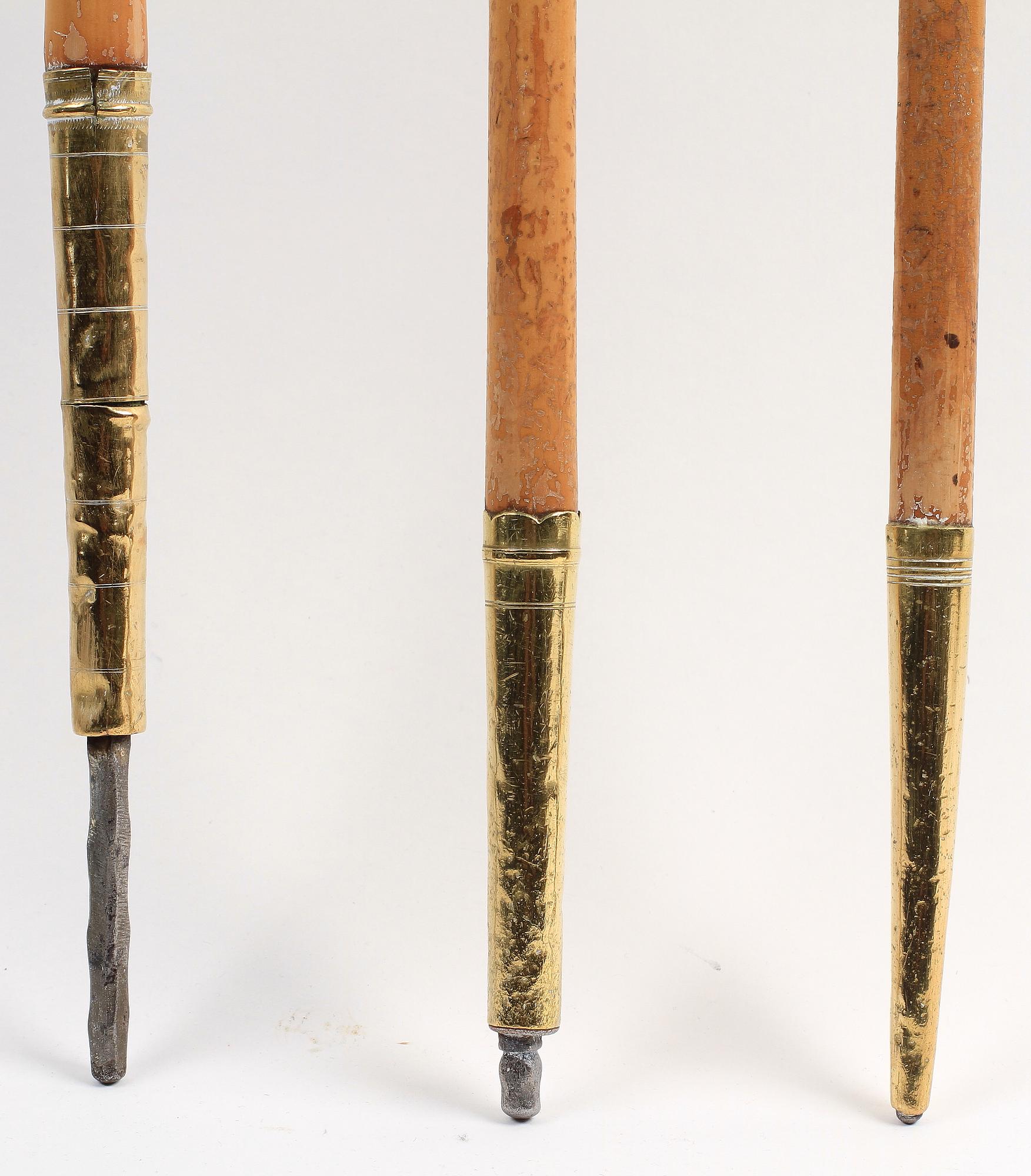 KÄPPAR, 3 st, mässing, spanskrör. Allmoge, 1800-talets första hälft. En dat 1816.