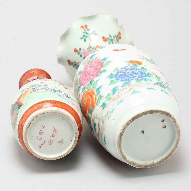 Two japanese porcelain vases, Meiji, (1868-1912).