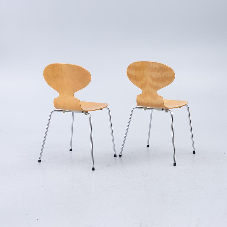 Arne Jacobsen, Chairs, a pair, "Ant", Fritz Hansen, Denmark, 1985.