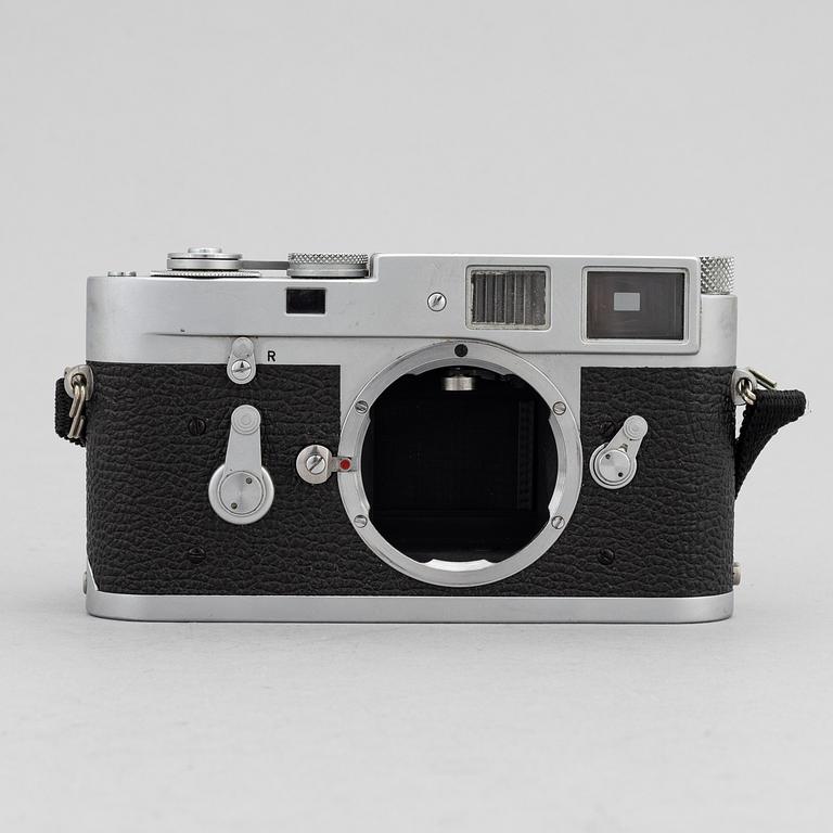 Leica M2, no 1037333, 1961.