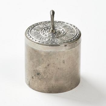 Firma Svenskt Tenn, a lidded pewter box model "A 742", Stockholm, 1929.