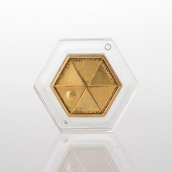 MITALI, design Eero Aarnio, kullattua hopeaa. Kultateollisuus 1968.