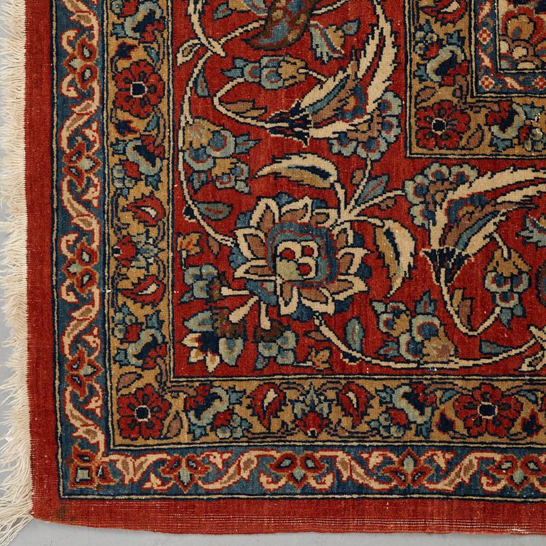 A carpet, semi-antique Esfahan, ca 310,5 x 200 cm.