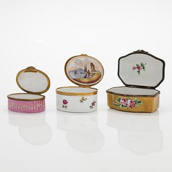 Dosor, 3 st, porslin, främst Tyskland, 1800-talets slut.