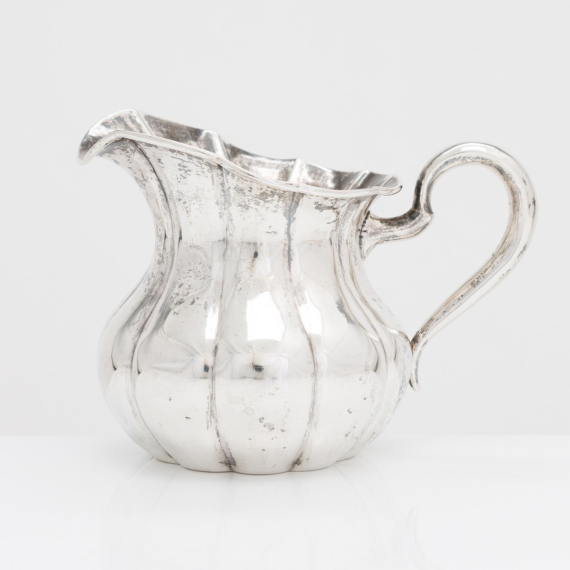 Johan Heinoin, mjölkkanna, silver, S:t Petersburg 1872.