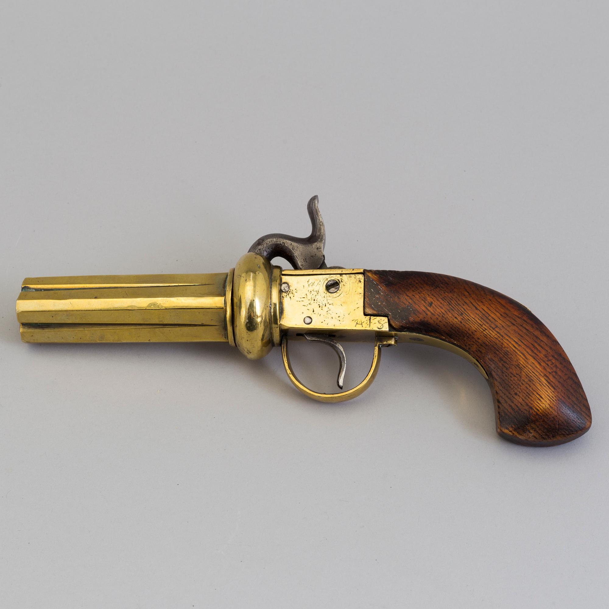 SLAGLÅSREVOLVER, svensk, 1800-talets andra hälft, mässing, märkt AIS.