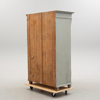 KLÄDSKÅP, omkring år 1900.