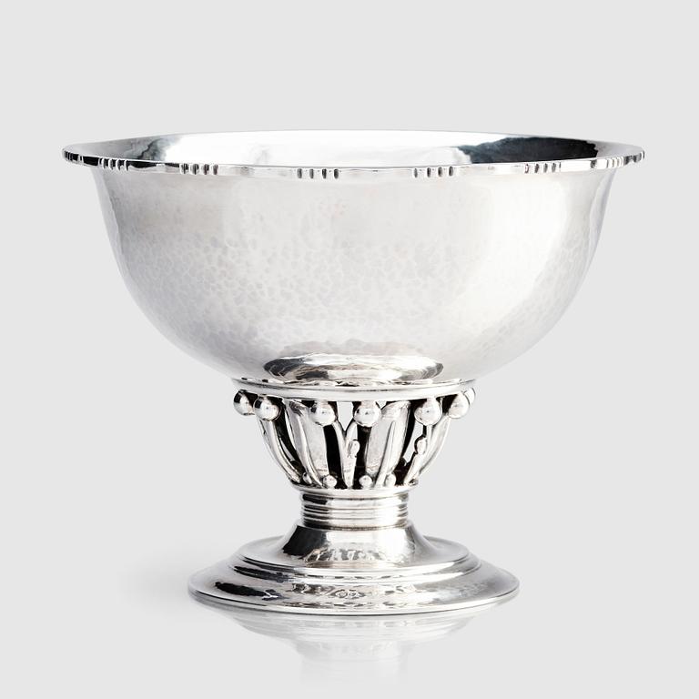 Georg Jensen, skål på fot, Köpenhamn ca 1919-1924, sterling silver, design nr 180B, svenska importstämplar GAB F.