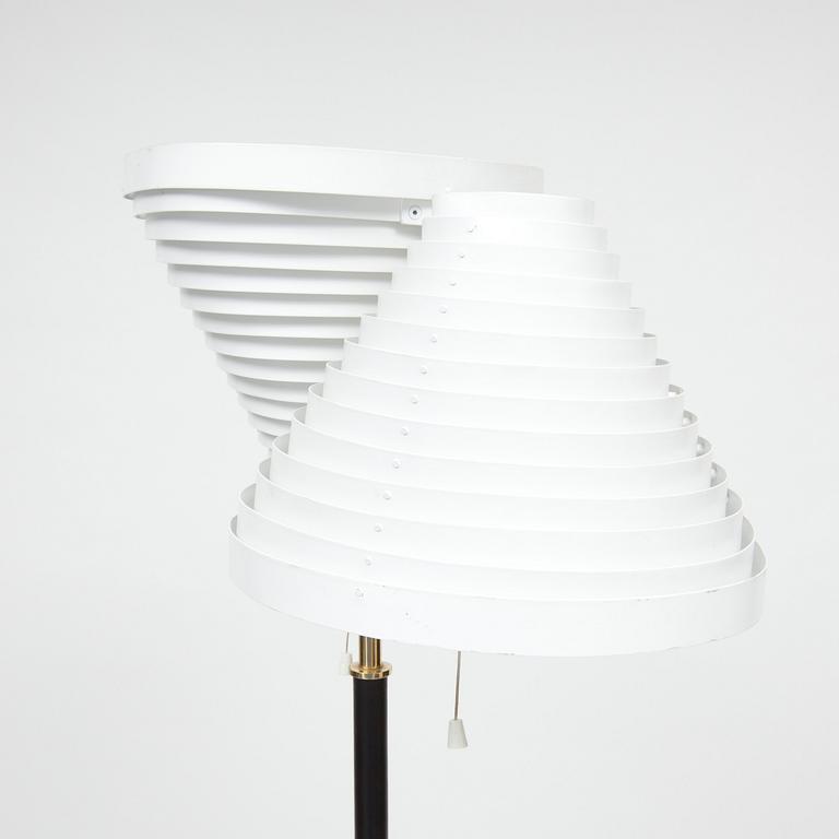 LATTIAVALAISIN, A810, Alvar Aalto, Valaisinpaja. 1980-luku.